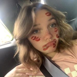 Meet your Posher, Abigail